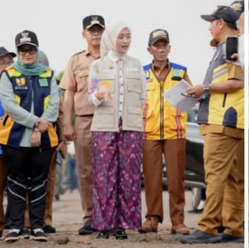 Wagub Jihan Nurlela Tinjau Jalan Jabung–Simpang Maringgai