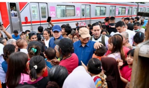 Kunjungan Presiden Prabowo di Senen Disambut Haru Warga