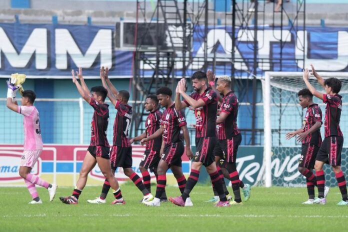 Persipura dan Persela Bermain Imbang Tanpa Gol