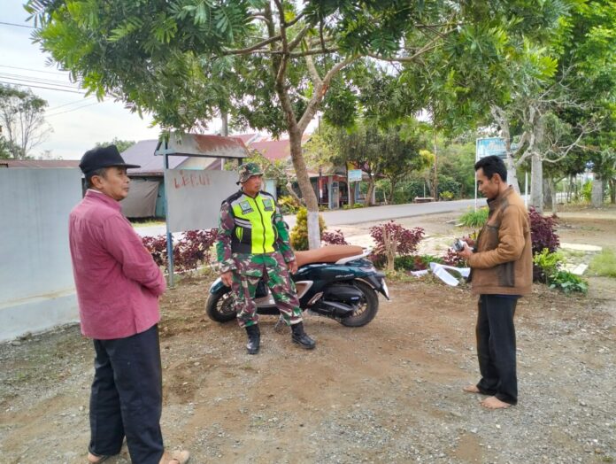 Babinsa Atu Lintang Gelar Komsos Bersama Warga Desa Binaan