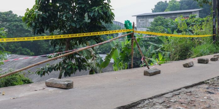 Akses Jalan Ciater Serpong Longsor, Kendaraan Berat Dialihkan