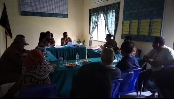 Camat Teluk Dalam Mediasi Konflik Lahan Warga dan PT Padasa