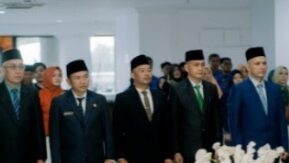 Bupati Pesisir Barat Dedi Irawan melantik sembilan pejabat pimpinan tinggi pratama di Gedung Marga Sai Batin.