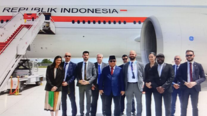 Jelang Tinggalkan Paris, Prabowo Berfoto dengan Pengawal Prancis