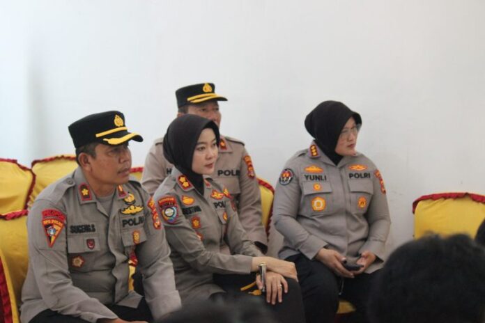 Kapolres Pesisir Barat Dampingi Kunjungan Kerja Kabid Humas Polda Lampung di Krui