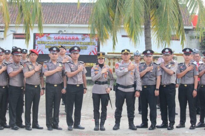 20 Personel Polres Pesisir Barat Resmi Naik Pangkat