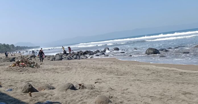 Pantai Indonesia dan Peluang Ekonomi Daerah