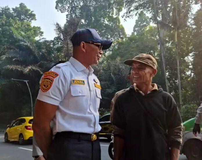 Prof. Sutan Nasomal Dukung Pembekuan Trayek Angkot Tua