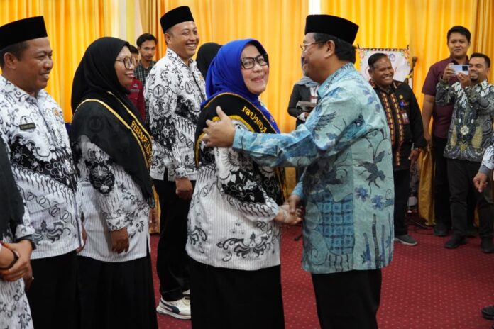 pelantikan pengurus PGRI secara bersama-sama