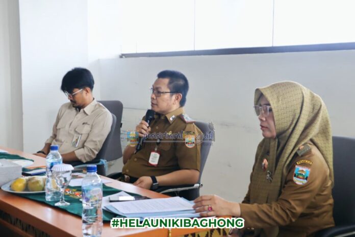 Sekda Pesisir Barat Tedi Zadmiko membuka Rapat Koordinasi Universal Coverage Jamsostek di Kompleks Perkantoran Bupati Pesisir Barat