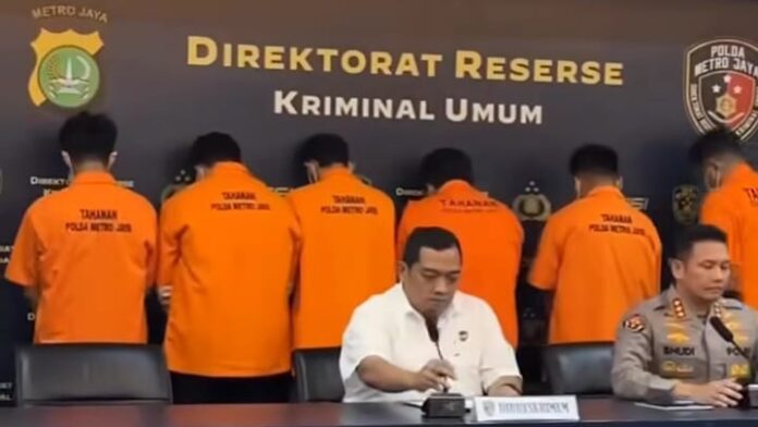 Ditreskrimum Polda Metro Jaya mengungkap kasus sindikat propaganda digital terorganisir yang melibatkan delapan tersangka