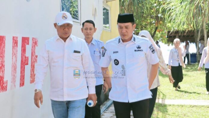 Bupati Pesisir Barat Dedi Irawan bertemu Anggota DPR RI Komisi V Mukhlis Basri membahas percepatan pembangunan infrastruktur