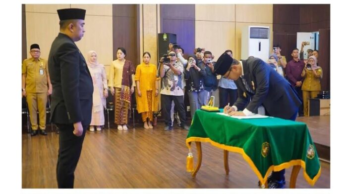 Prof Sutan Nasomal dan Erfin Fahrurrazi Pj Sekda Kota Medan