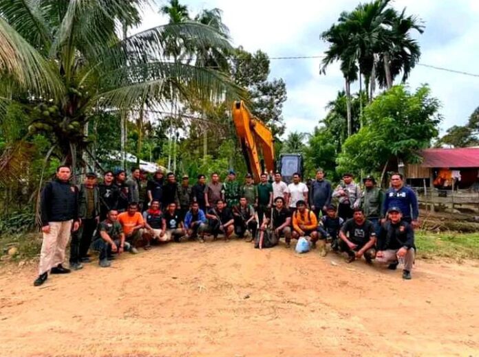 Tim gabungan Polres Aceh Jaya mengamankan excavator yang diduga digunakan untuk aktivitas PETI di Panga