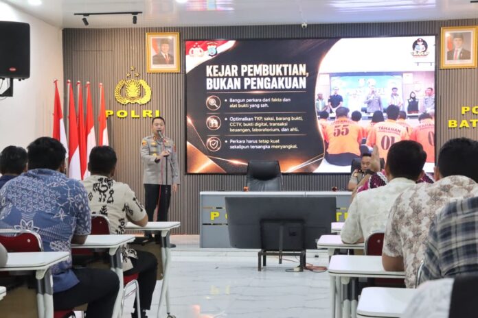 Kapolres Batu Bara memberikan arahan kepada para penyidik terkait pembuktian dan integritas