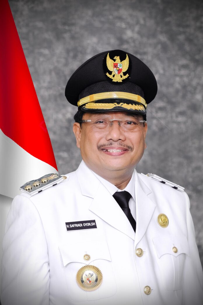 Prof Sutan Nasomal mendukung Safriadi Oyon untuk membawa Golkar Aceh Singkil semakin maju