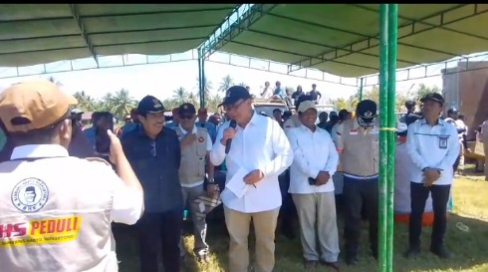 Bambang Suryadi anggota DPR RI Fraksi Gerindra saat mengunjungi masyarakat Nagekeo