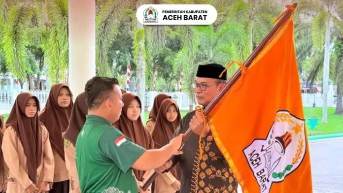 Safrizal SP M.Sc melepas 25 peserta APOC 2026 Aceh Barat di halaman Kantor Bupati Aceh Barat