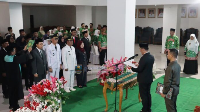 Bupati Pesisir Barat Dedi Irawan saat pelantikan pejabat