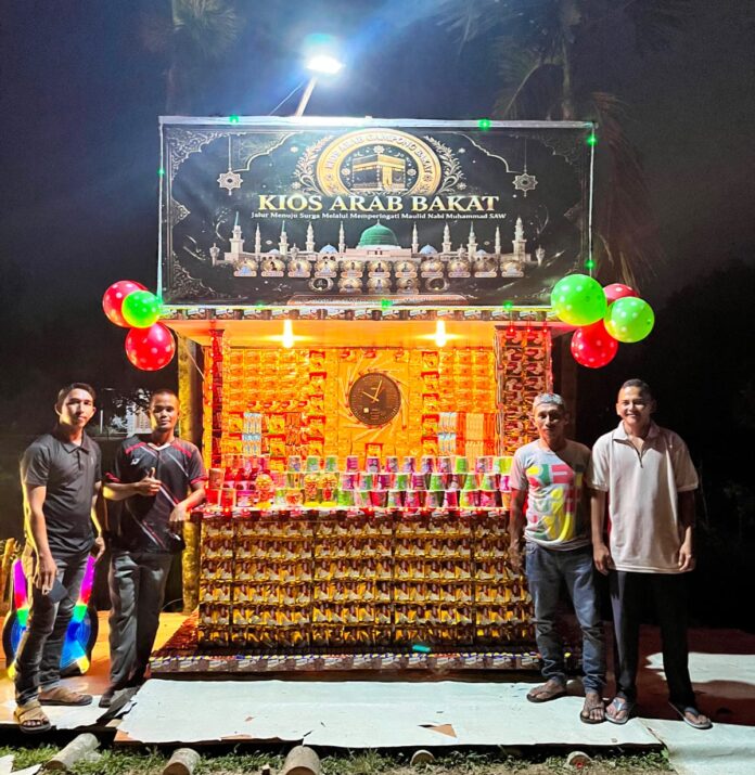 11 ornamen dihiasi ribuan snack saat Maulid Nabi di Gampong Bakat Aceh Barat